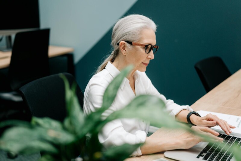 Ændre dame på job